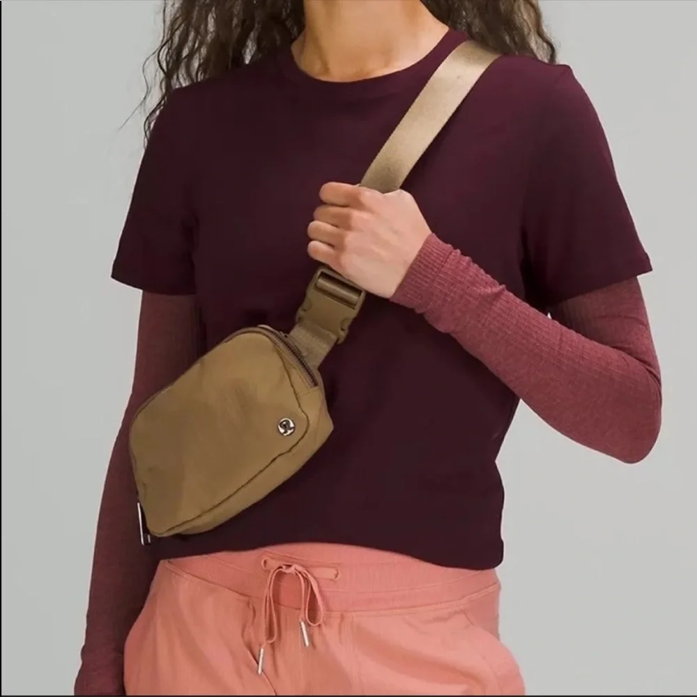 Lululemon Everywhere Belt Bag - Picture 4 of 7